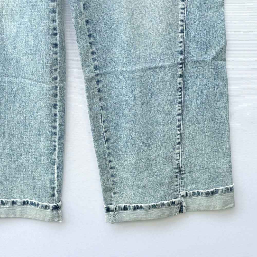 Democracy Light Wash Wide Leg Jeans - Picture 3 of 9